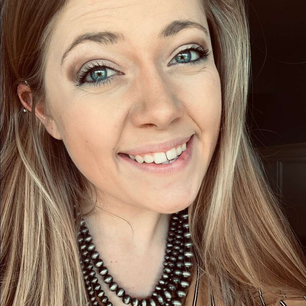 Meet your Posher, Caitlyn